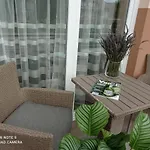 Karos Bianco Apartmanhaz 아파트 *