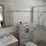 Karos Bianco Apartmanhaz 아파트 잘라카로쉬