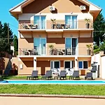 Karos Bianco Apartmanhaz Apartmán