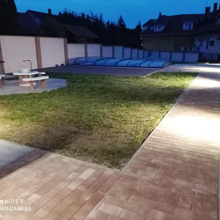 דירה Karos Bianco Apartmanhaz *