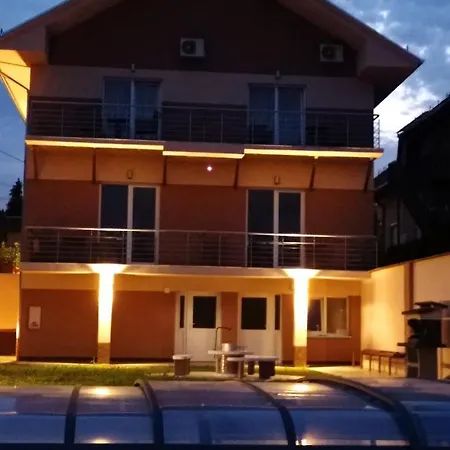 Karos Bianco Apartmanhaz זלקרוס