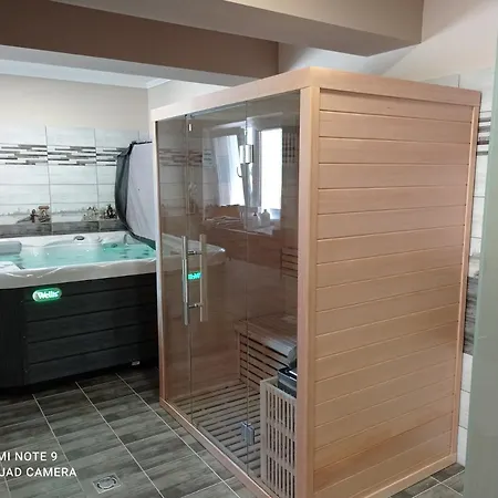 Karos Bianco Apartmanhaz זלקרוס