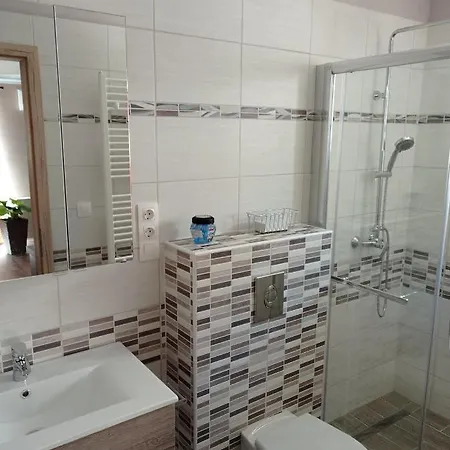 Karos Bianco Apartmanhaz דירה זלקרוס