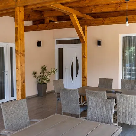 Karos Bianco Apartmanhaz Διαμέρισμα