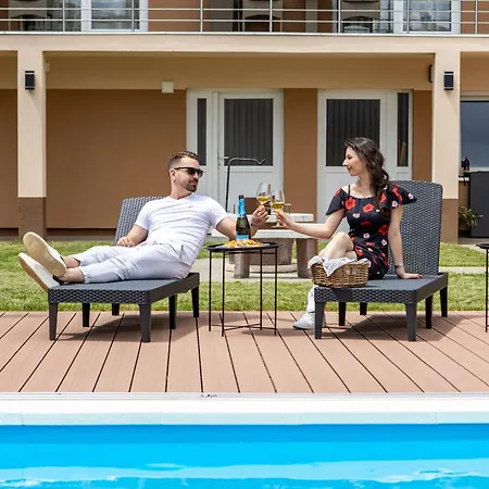 Διαμέρισμα Karos Bianco Apartmanhaz *